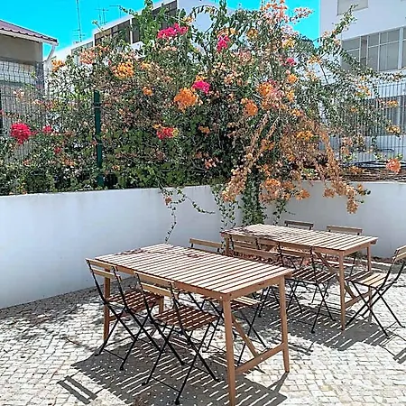 Hotel Moradia De *